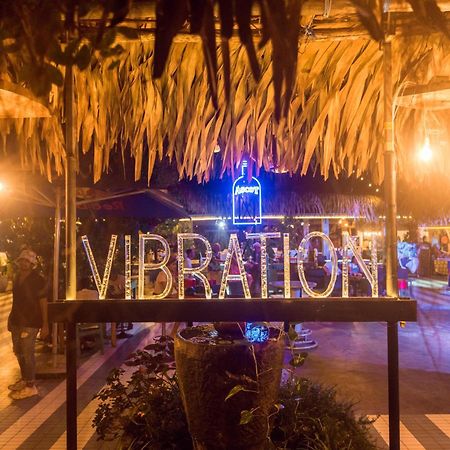 Hotel Vibration Hikkaduwa Exteriör bild